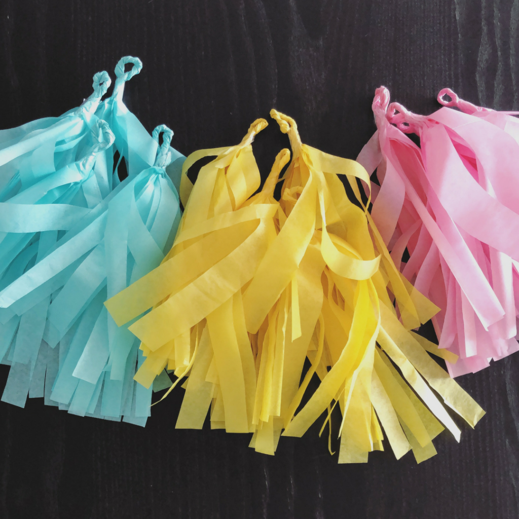 diy tassels pastel pour une jolie guirlande !