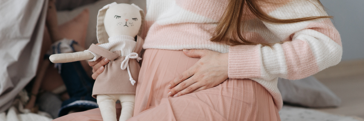 Préparer l'arrivée de bébé : produits indispensables et budget